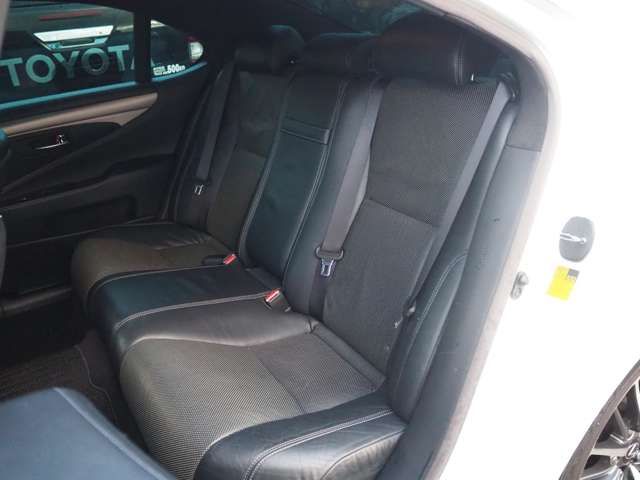 TOYOTA LEXUS LS600H 2012 Image 31