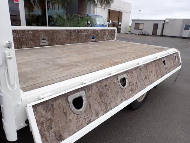 HINO DUTRO 2011 Image 31