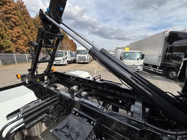 MITSUBISHI FUSOU FIGHTER 2024 Image 31