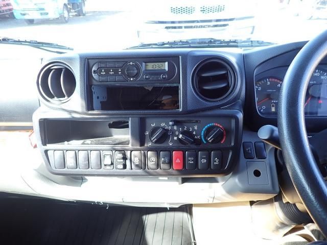 HINO DUTRO 2018 Image 31