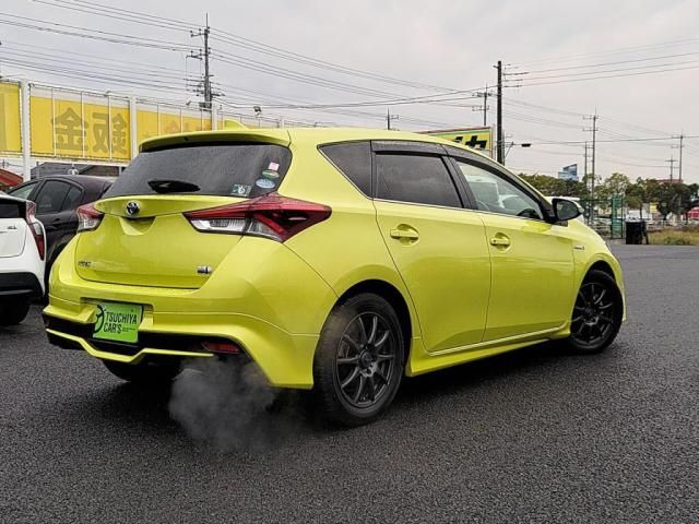 TOYOTA AURIS HYBRID 2016 Image 31