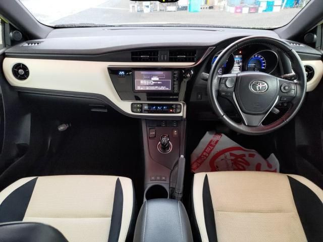 TOYOTA AURIS HYBRID 2016 Image 31
