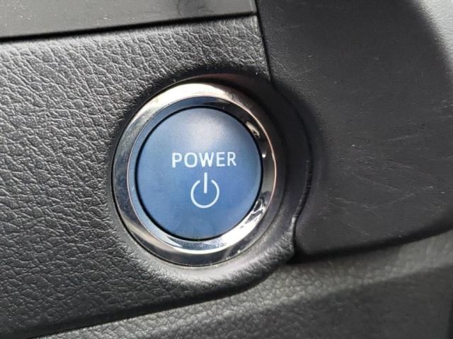 TOYOTA AURIS HYBRID 2016 Image 31