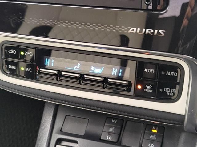 TOYOTA AURIS HYBRID 2016 Image 31