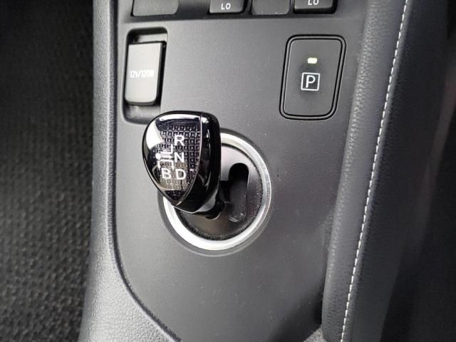 TOYOTA AURIS HYBRID 2016 Image 31