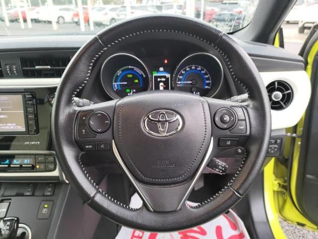 TOYOTA AURIS HYBRID 2016 Image 31