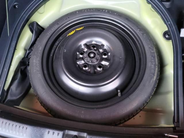 TOYOTA AURIS HYBRID 2016 Image 31