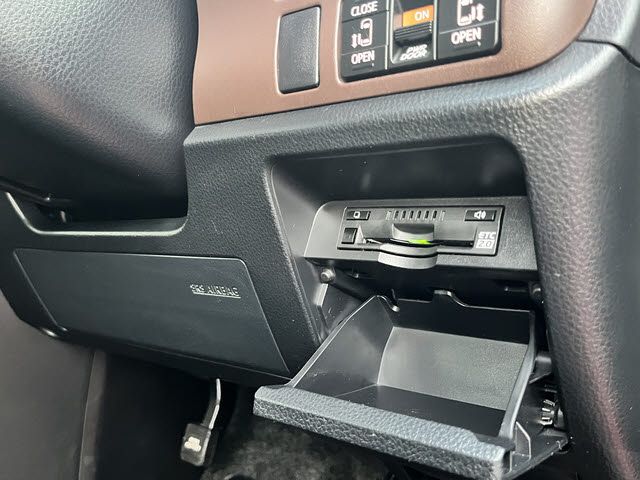 TOYOTA ESQUIRE 2017 Image 31