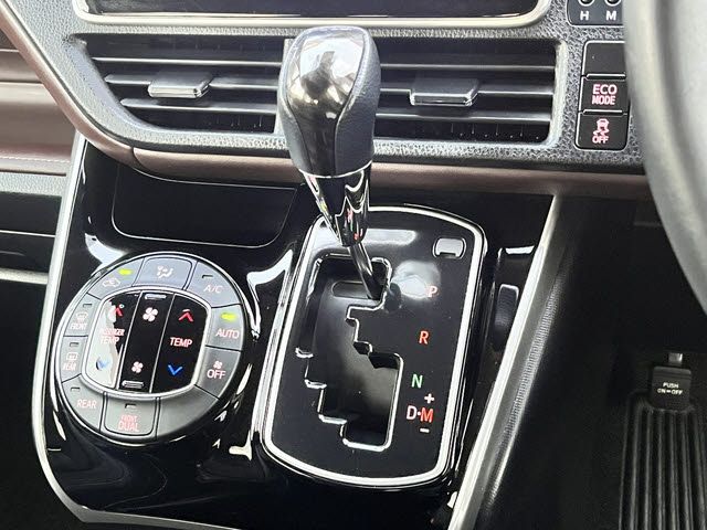 TOYOTA ESQUIRE 2017 Image 31