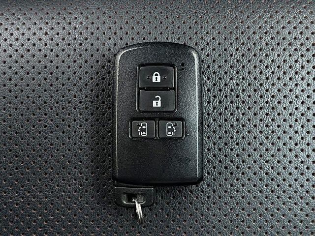 TOYOTA ESQUIRE 2017 Image 31