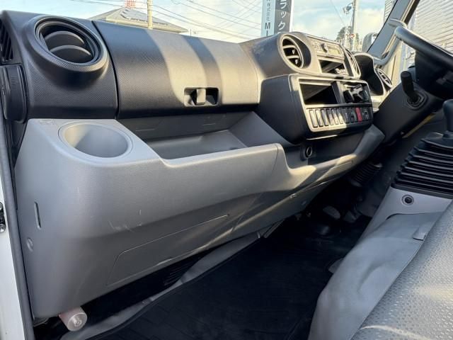 HINO DUTRO 2020 Image 31