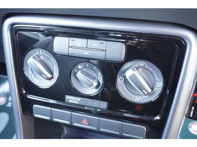 VOLKSWAGEN THE BEETL 2017 Image 31