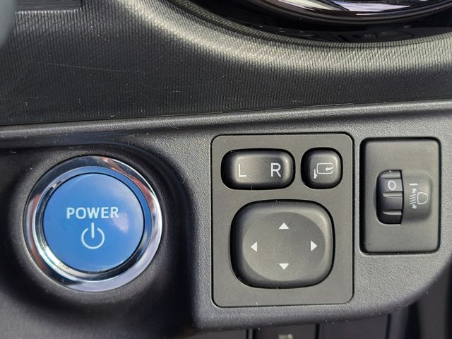 TOYOTA AQUA 2015 Image 31