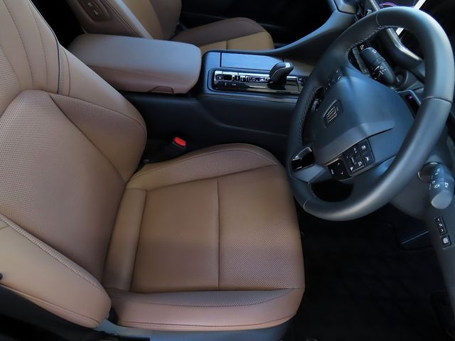 TOYOTA CROWN SEDAN 2025 Image 31