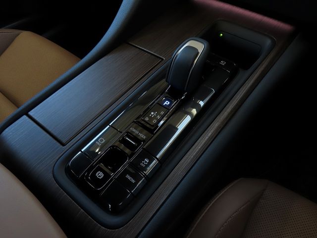 TOYOTA CROWN SEDAN 2025 Image 31