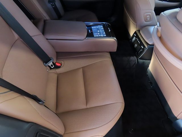 TOYOTA CROWN SEDAN 2025 Image 31