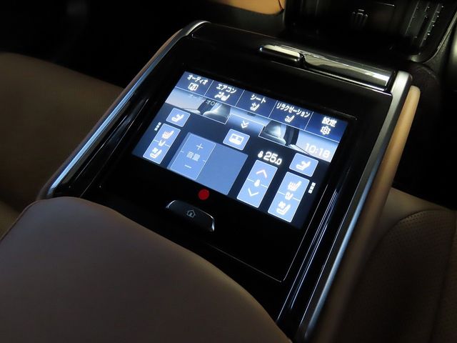 TOYOTA CROWN SEDAN 2025 Image 31