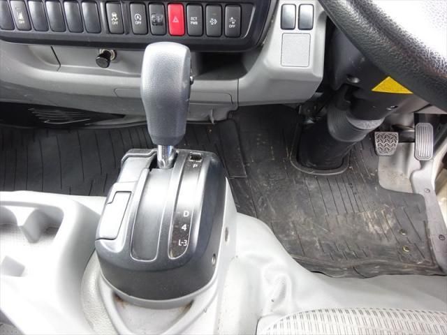 HINO DUTRO 2018 Image 31