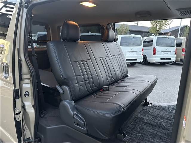 TOYOTA HIACE VAN 2WD 2025 Image 31