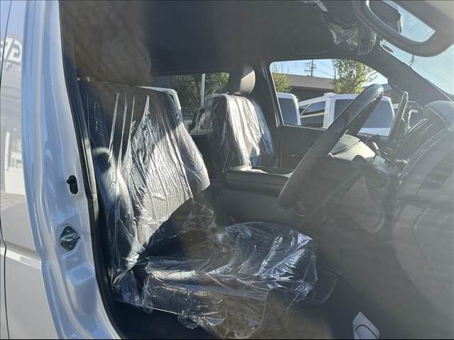 TOYOTA HIACE VAN 4WD 2025 Image 31