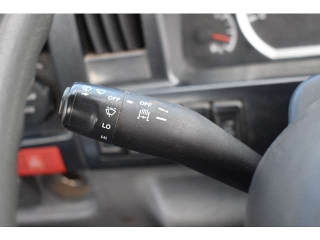 ISUZU ELF 2011 Image 31