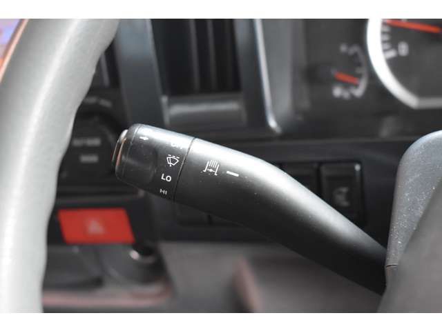 ISUZU ELF 2011 Image 31