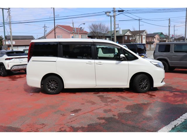 TOYOTA NOAH 2017 Image 31