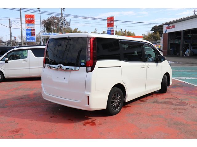 TOYOTA NOAH 2017 Image 31
