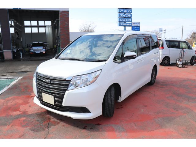 TOYOTA NOAH 2017 Image 31