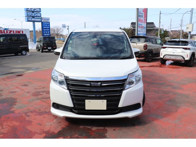 TOYOTA NOAH 2017 Image 31