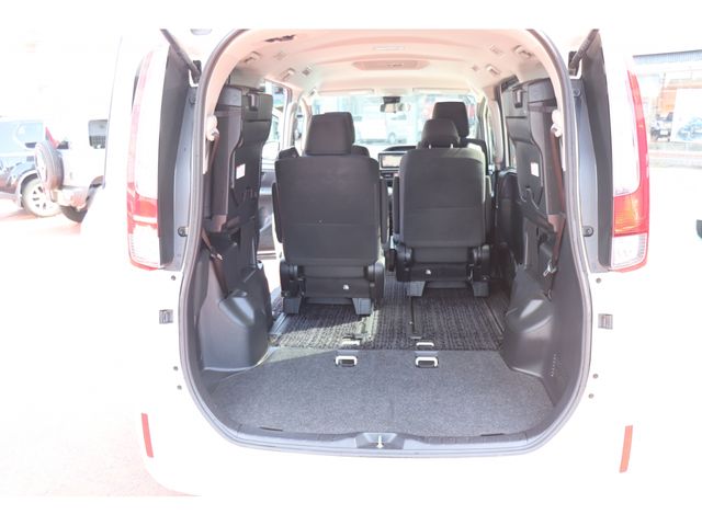 TOYOTA NOAH 2017 Image 31