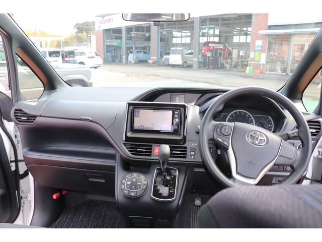 TOYOTA NOAH 2017 Image 31