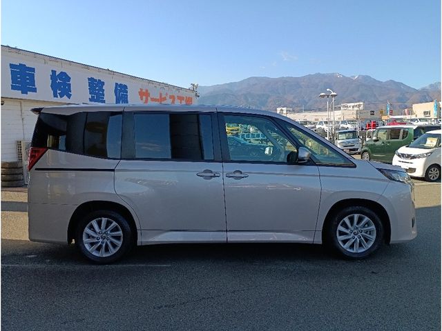 TOYOTA NOAH 2022 Image 31