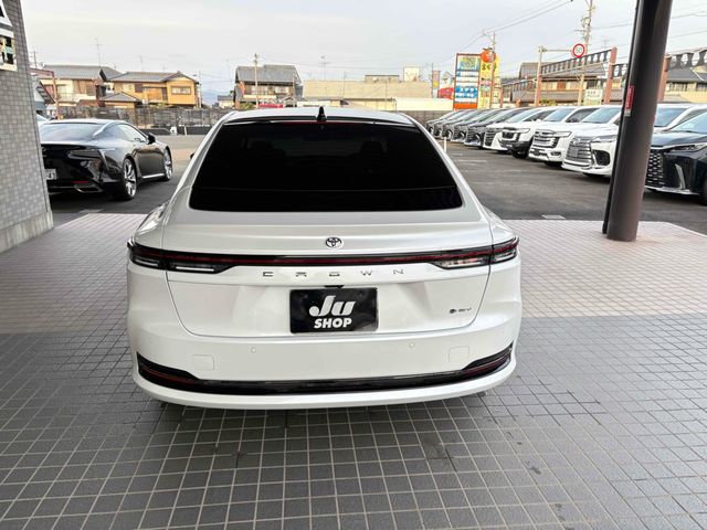 TOYOTA CROWN SEDAN HYBRID 2024 Image 31
