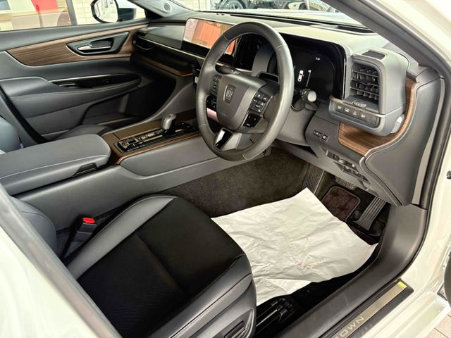 TOYOTA CROWN SEDAN HYBRID 2024 Image 31