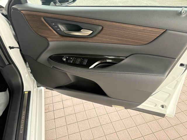 TOYOTA CROWN SEDAN HYBRID 2024 Image 31