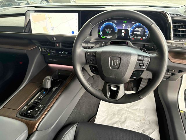 TOYOTA CROWN SEDAN HYBRID 2024 Image 31