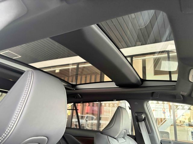 TOYOTA CROWN SEDAN HYBRID 2024 Image 31