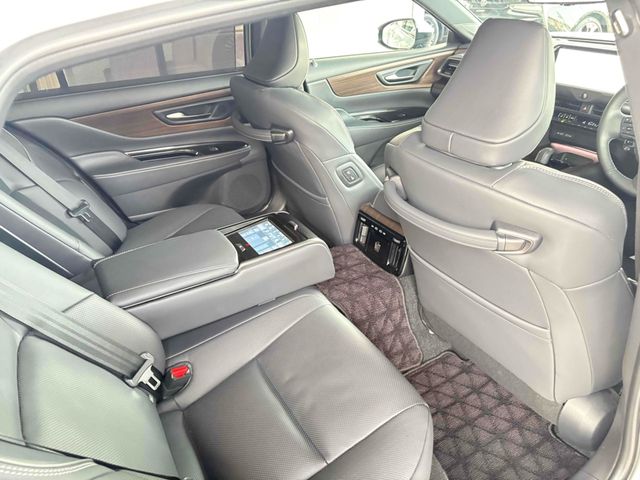 TOYOTA CROWN SEDAN HYBRID 2024 Image 31