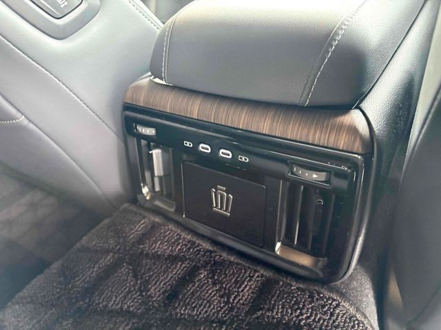 TOYOTA CROWN SEDAN HYBRID 2024 Image 31