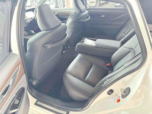 TOYOTA CROWN SEDAN HYBRID 2024 Image 31