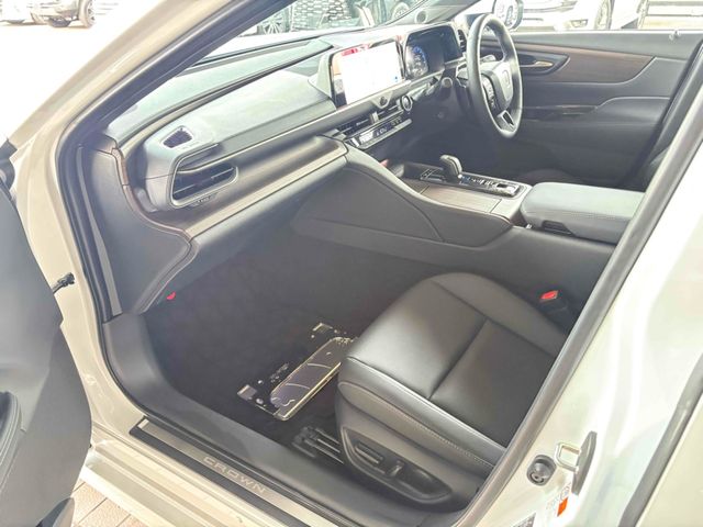 TOYOTA CROWN SEDAN HYBRID 2024 Image 31
