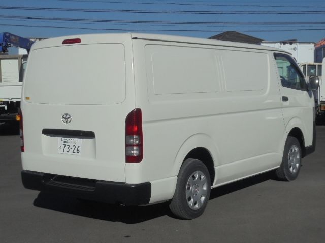 TOYOTA HIACE VAN 2WD 2010 Image 31