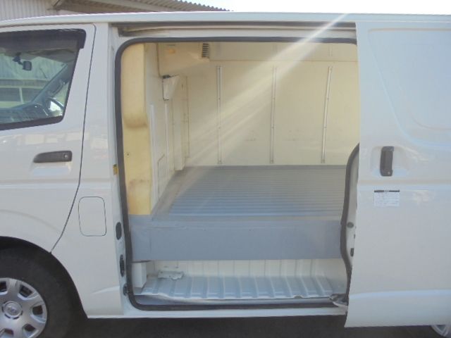 TOYOTA HIACE VAN 2WD 2010 Image 31