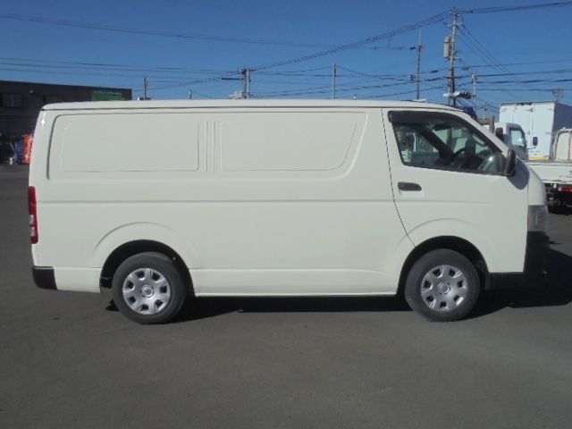 TOYOTA HIACE VAN 2WD 2010 Image 31