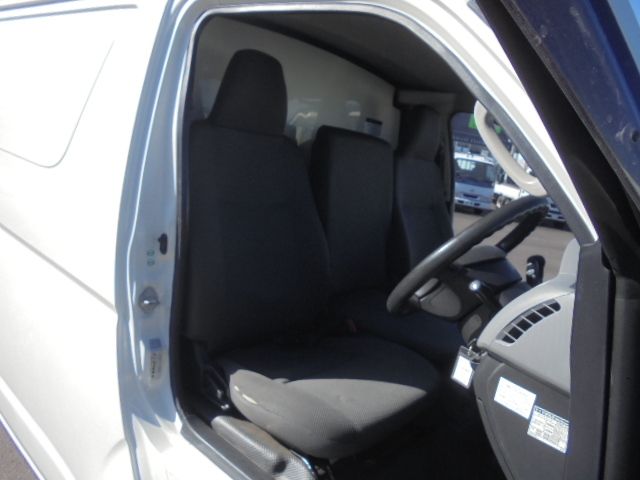 TOYOTA HIACE VAN 2WD 2010 Image 31