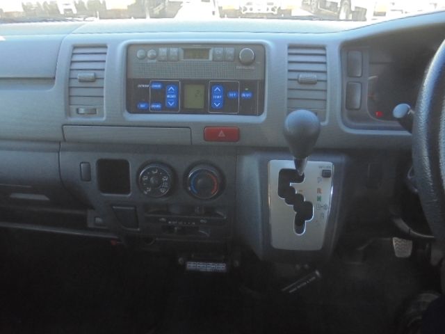 TOYOTA HIACE VAN 2WD 2010 Image 31