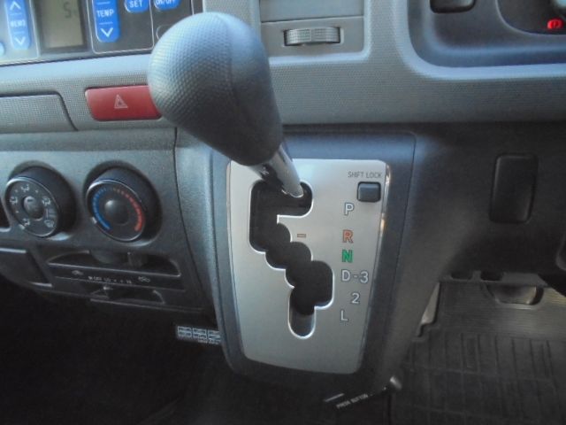 TOYOTA HIACE VAN 2WD 2010 Image 31