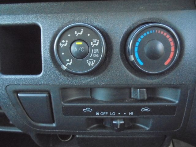 TOYOTA HIACE VAN 2WD 2010 Image 31