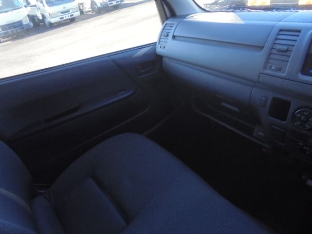 TOYOTA HIACE VAN 2WD 2010 Image 31